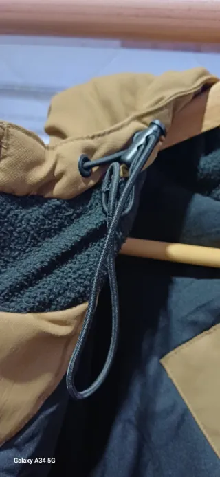 Abrigo hombre capucha