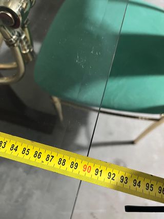 Mesa de salón cristal y metal dorado