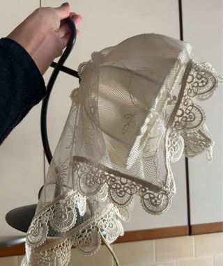 Lampada da tavolo con pizzo