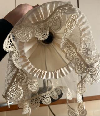 Lampada da tavolo con pizzo