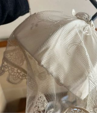 Lampada da tavolo con pizzo