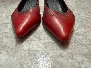 Zapatos Hispanitas piel rojos tacón bajo