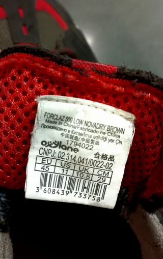 Zapatillas montaña hombre. Quechua. Marrón y rojo.