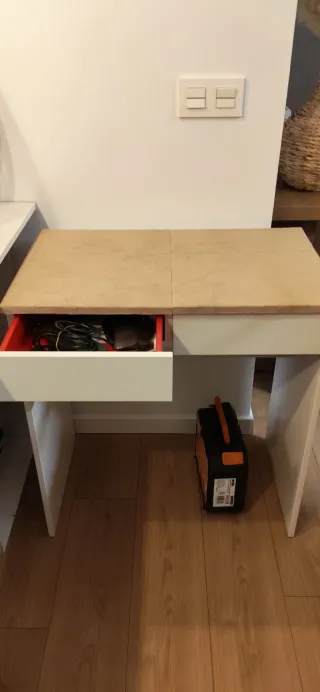 Tocador Ikea blanco y madera