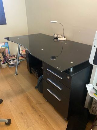Escritorio cristal negro con cajones metálicos