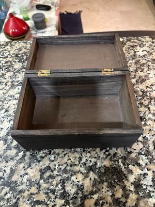 Caja de madera pequeña decorada
