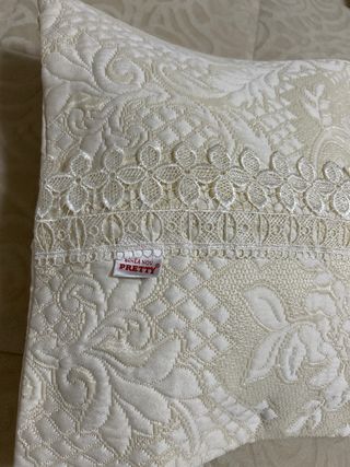 Fodera Cuscino decorativo beige con pizzo