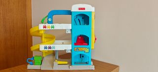 Parking Fisher Price con coches