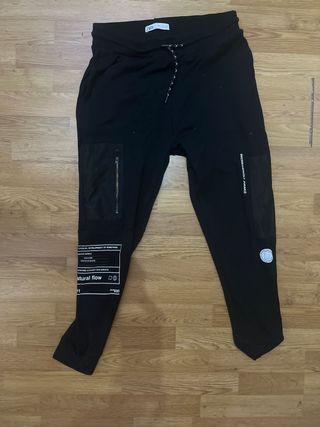 Pantalón ZARA negro con bolsillos cargo