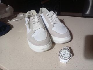 Zapatillas deportivas nuevas y reloj d&g.