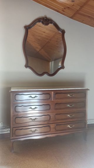 Cómoda de madera maciza con tapa de mármol