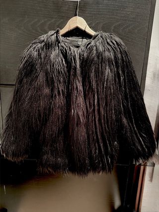 Abrigo pelo negro Stradivarius Talla S