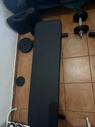 Banco de pesas y mancuernas