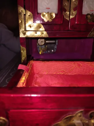 Joyero Asiático Rojo y Dorado