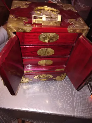 Joyero Asiático Rojo y Dorado