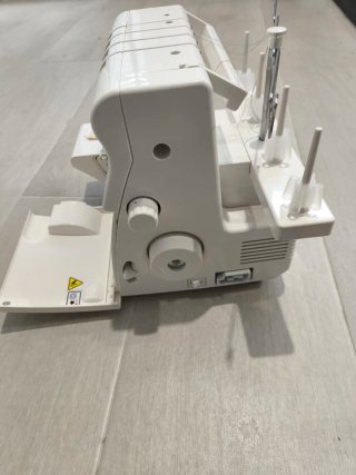 Máquina de coser Singer 14SH654