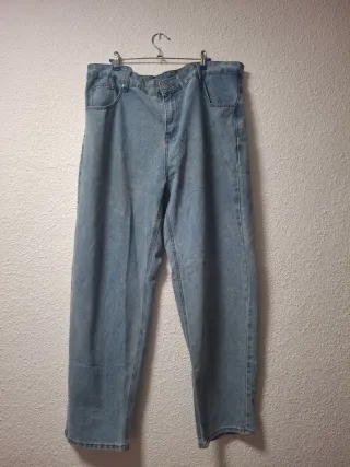 Pantalones vaqueros negros anchos