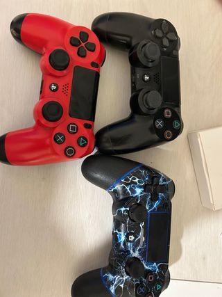 PS4 (SLIM) (1TB) Negra+3 Mandos y 6 Juegos