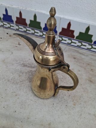 Tetera árabe de latón