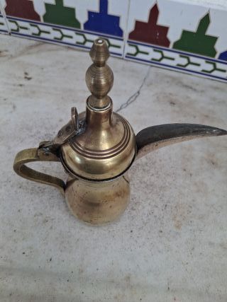 Tetera árabe de latón