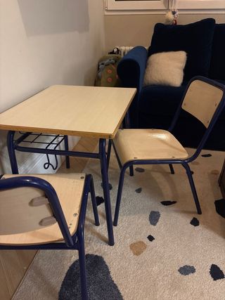 Juego Pupitre Infantil: 2 Sillas y Mesa