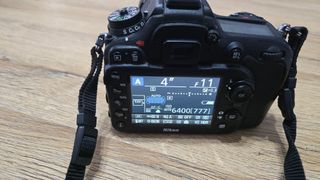 Cámara Nikon D7100 + Objetivo 18-140mm