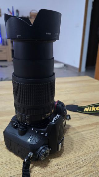 Cámara Nikon D7100 + Objetivo 18-140mm