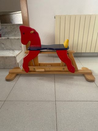 Caballito de madera para niños