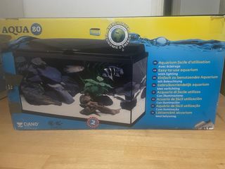 Acuario 86L con dos tapas ( una no funciona).