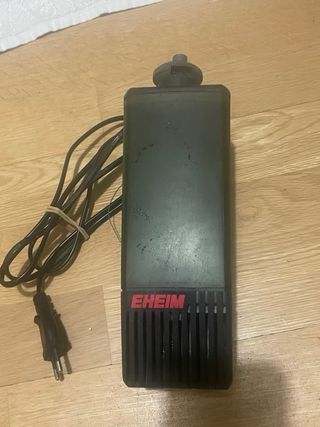 Acuario 86L con dos tapas ( una no funciona).