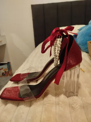 Zapatos de tacón Shein rojos y plateados