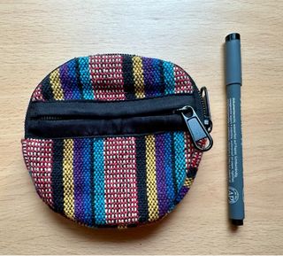 Monedero redondo hippie con dos cremalleras