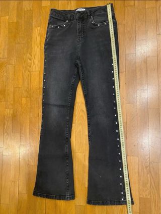 Pantalones vaqueros flare con tachuelas Brownie