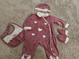 Conjunto bebé rosa corazones