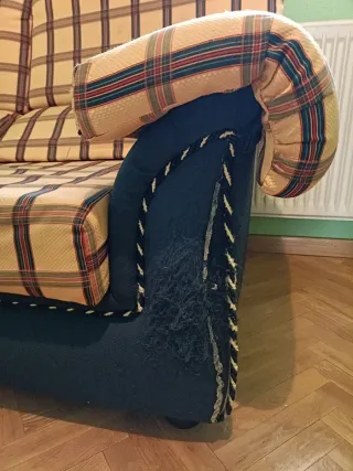 Sofá de tela a cuadros beige