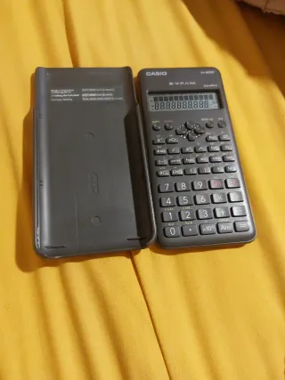 Calculadora Casio FX-82MS como nueva