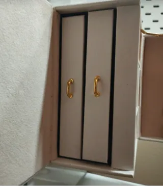 Joyero blanco con detalles dorados