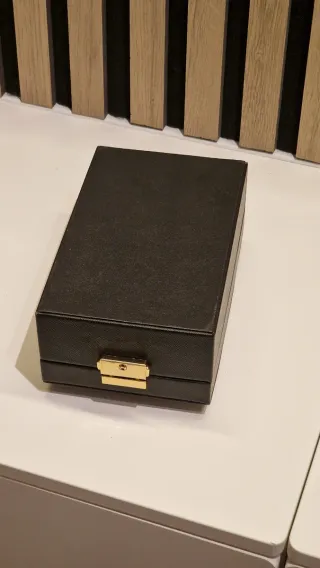 Joyero para relojes con cierre dorado