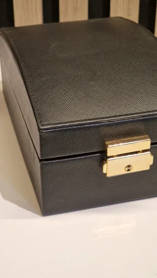 Joyero para relojes con cierre dorado