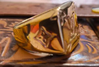 Anillo acero chapado oro Monograma