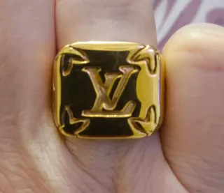 Anillo acero chapado oro Monograma