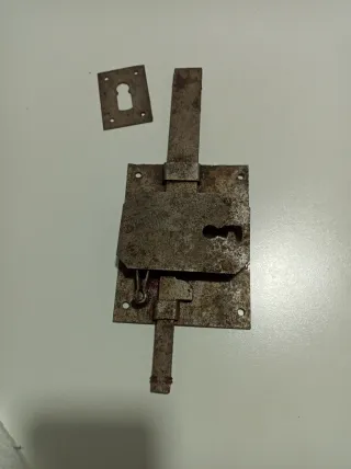 Cerraduras antiguas de metal