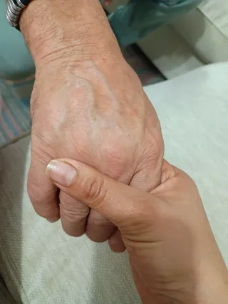 Cuidadora personas mayores acompañante y limpieza