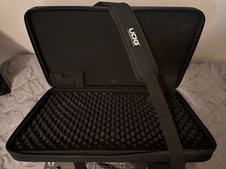 Controlador Traktor Kontrol S3 + Funda UDG