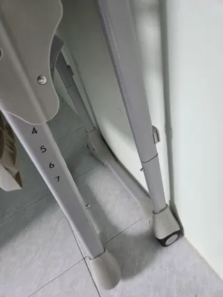 Trona Kinderkraft Ajustable Gris + REGALOS