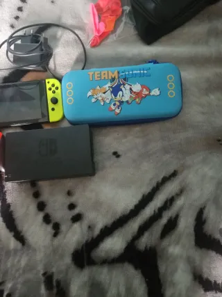 Nintendo Switch Azul y Amarillo