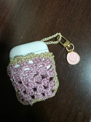 Funda Auriculares Crochet Negra y Dorada