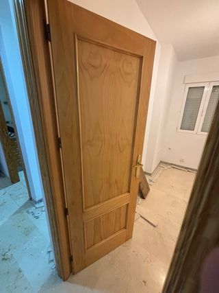 Puerta de madera paso en buen estado