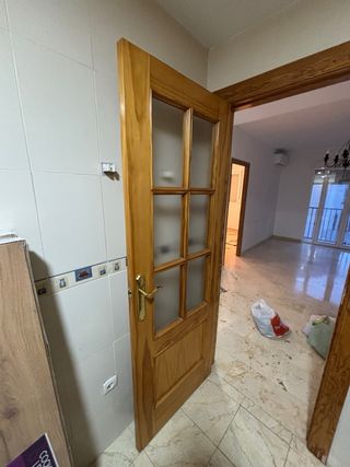 Puerta de madera paso en buen estado