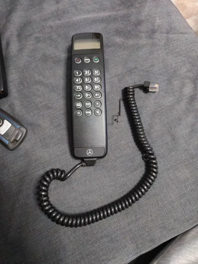 Teléfono Mercedes-Benz Negro
